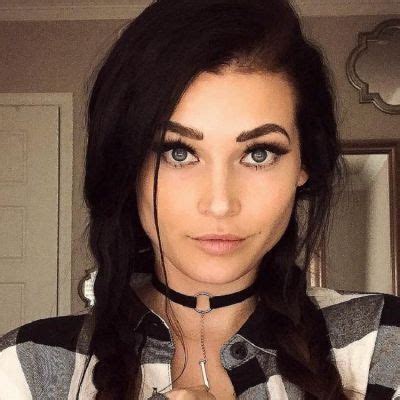 Niece Waidhofer Net Worth & Earnings (2024)